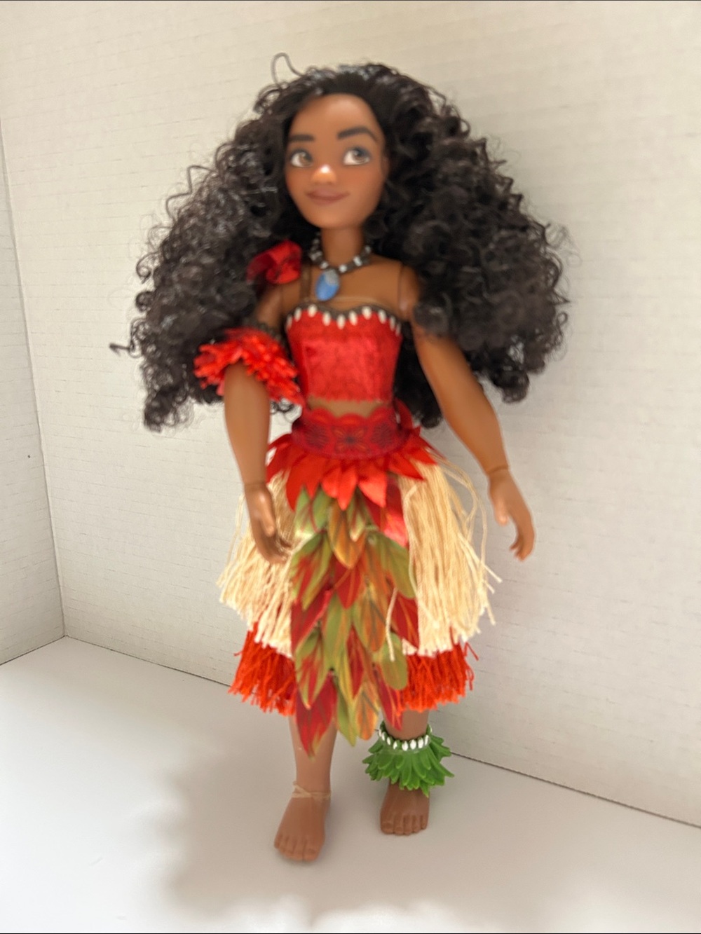 2018 Disney Store 11” Singing Moana Doll